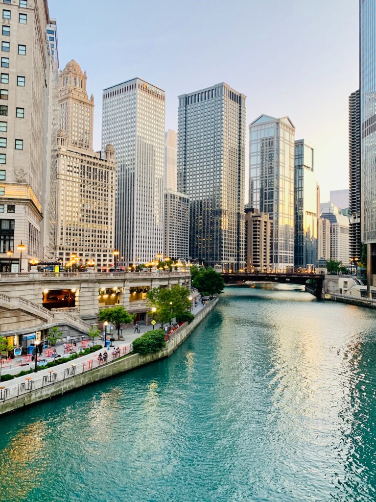 Riverwalk in downtown Chicago with a view of the city. Chicago one day itinerary. 
